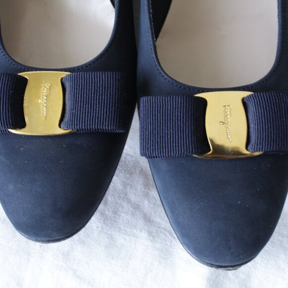 Salvatore Ferragamo Shoes - Salvatore Ferragamo Vintage Womens Narrow Fit 3cm Heel Lillaz 9 AA Navy Suede